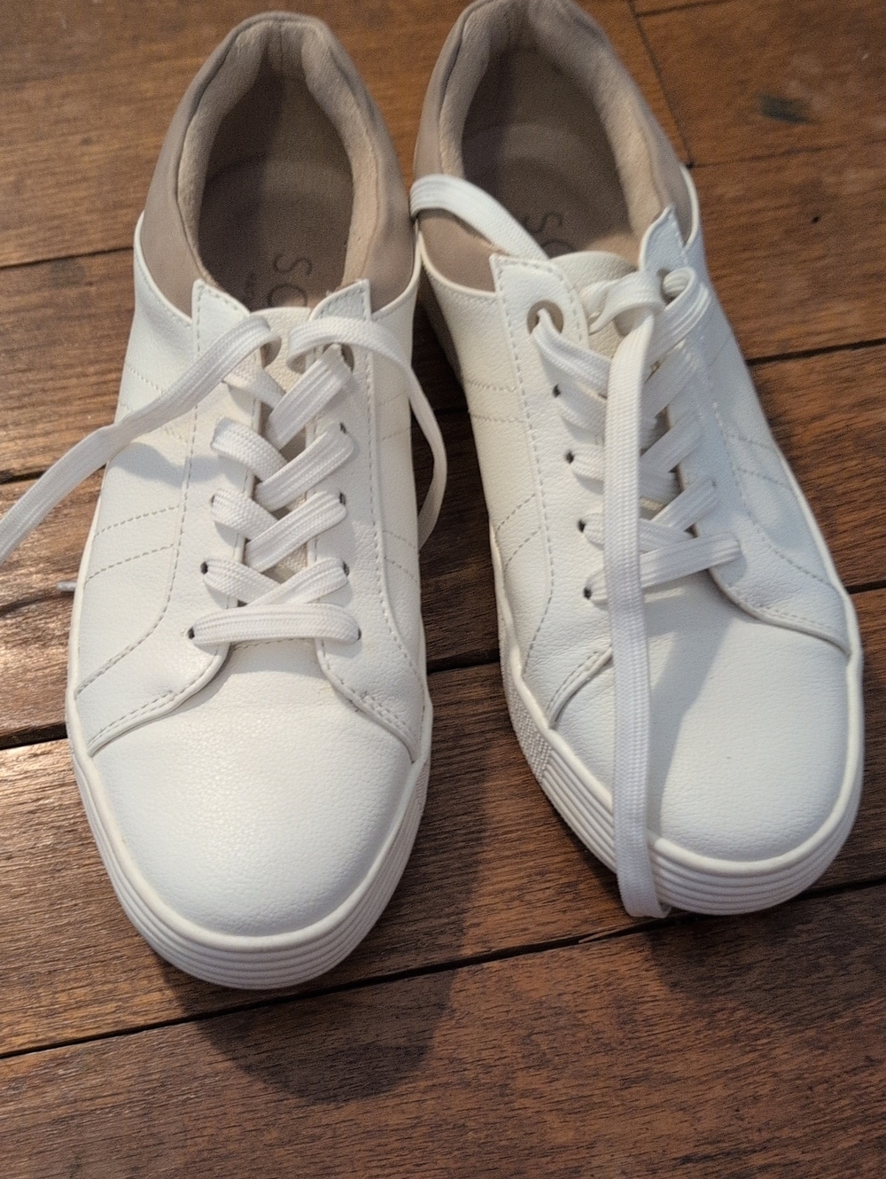 Women's SOUL Naturalizer Women's Neela White And Tan sneakers Size 7.5